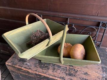 Brocante Franse pluk manden van hout (sleets groen)  beschikbaar voor biedingen