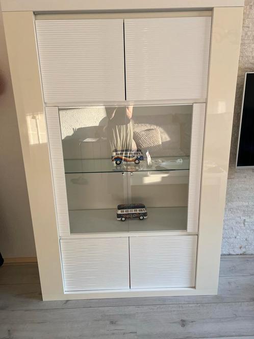 Moderne Vitrinekast met Glazen Deuren, Huis en Inrichting, Kasten | Vitrinekasten, Zo goed als nieuw, 150 tot 200 cm, 50 tot 100 cm