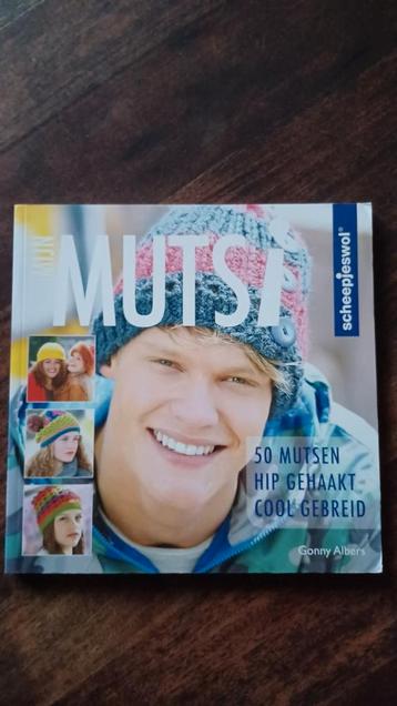 Mutsen, 50 patronen om te haken en te breien  beschikbaar voor biedingen