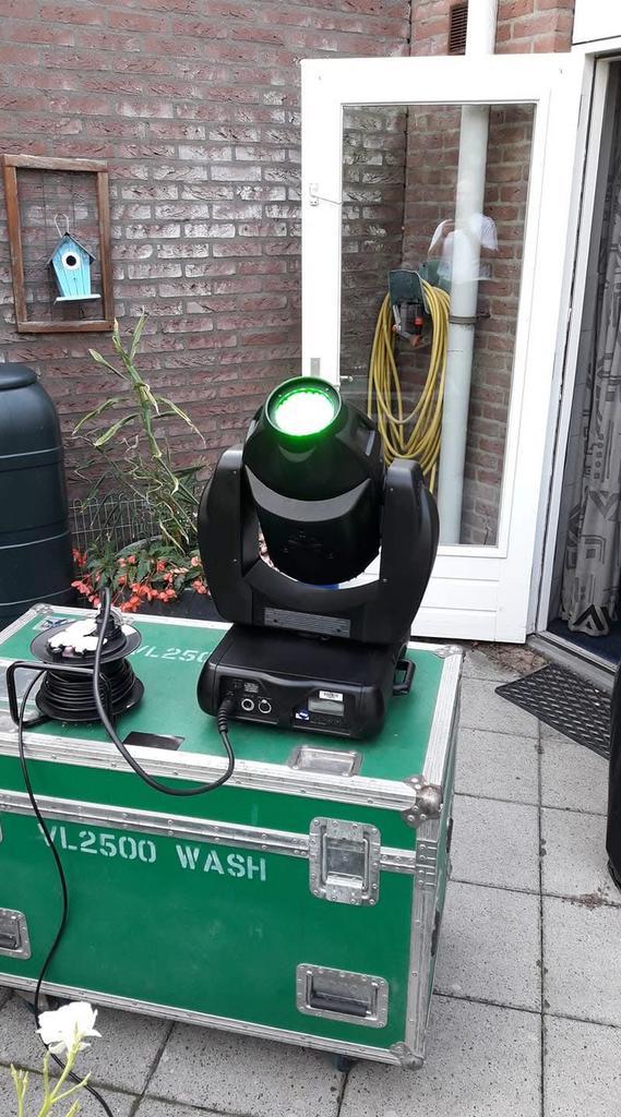 2x Vari-Lite VL2500 Wash Moving Heads met Flightcases, Muziek en Instrumenten, Licht en Laser, Gebruikt, Licht, Kleur, Ophalen
