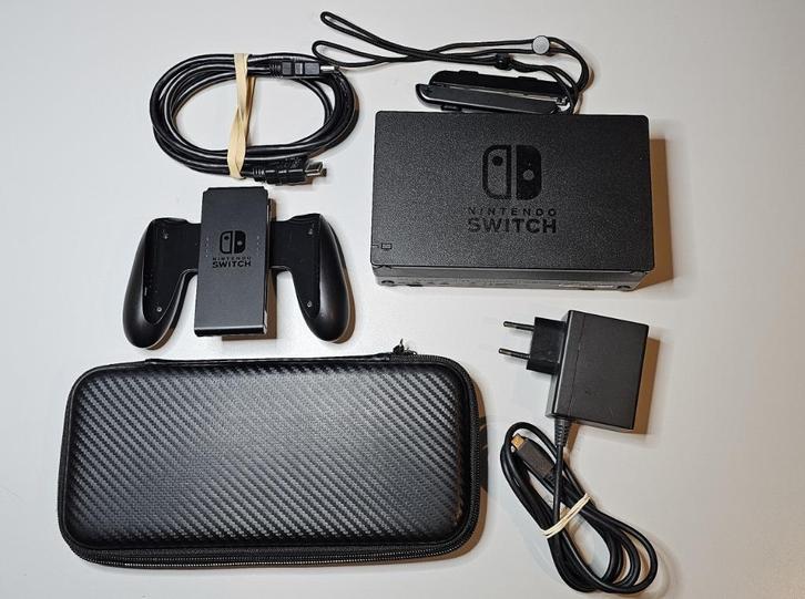 Nintendo switch met 39 games, Spelcomputers en Games, Spelcomputers | Nintendo Switch, Zo goed als nieuw, Switch 2019 Upgrade