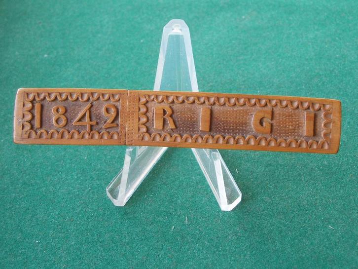 Volkskunst antieke houten naaldenkoker 1842, Antiek en Kunst, Antiek | Overige Antiek, Ophalen of Verzenden