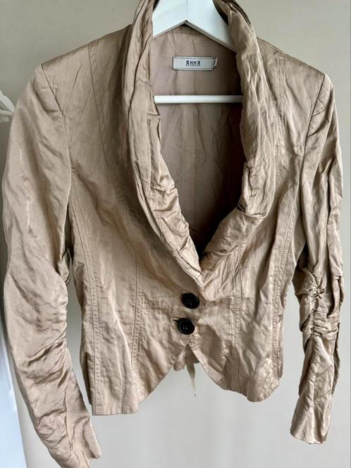 Licht glanzend goudkleurig jasje Anna van Toor maat 38, Kleding | Dames, Jasjes, Kostuums en Pakken, Gedragen, Jasje, Maat 38/40 (M)