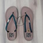 Nieuw DKNY teenslippers, Ophalen of Verzenden, Nieuw, Sneakers of Gympen