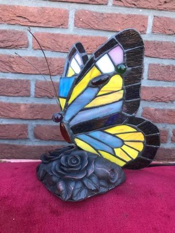 mooie Tiffany vlinder lamp, glas-in-lood handwerk beschikbaar voor biedingen