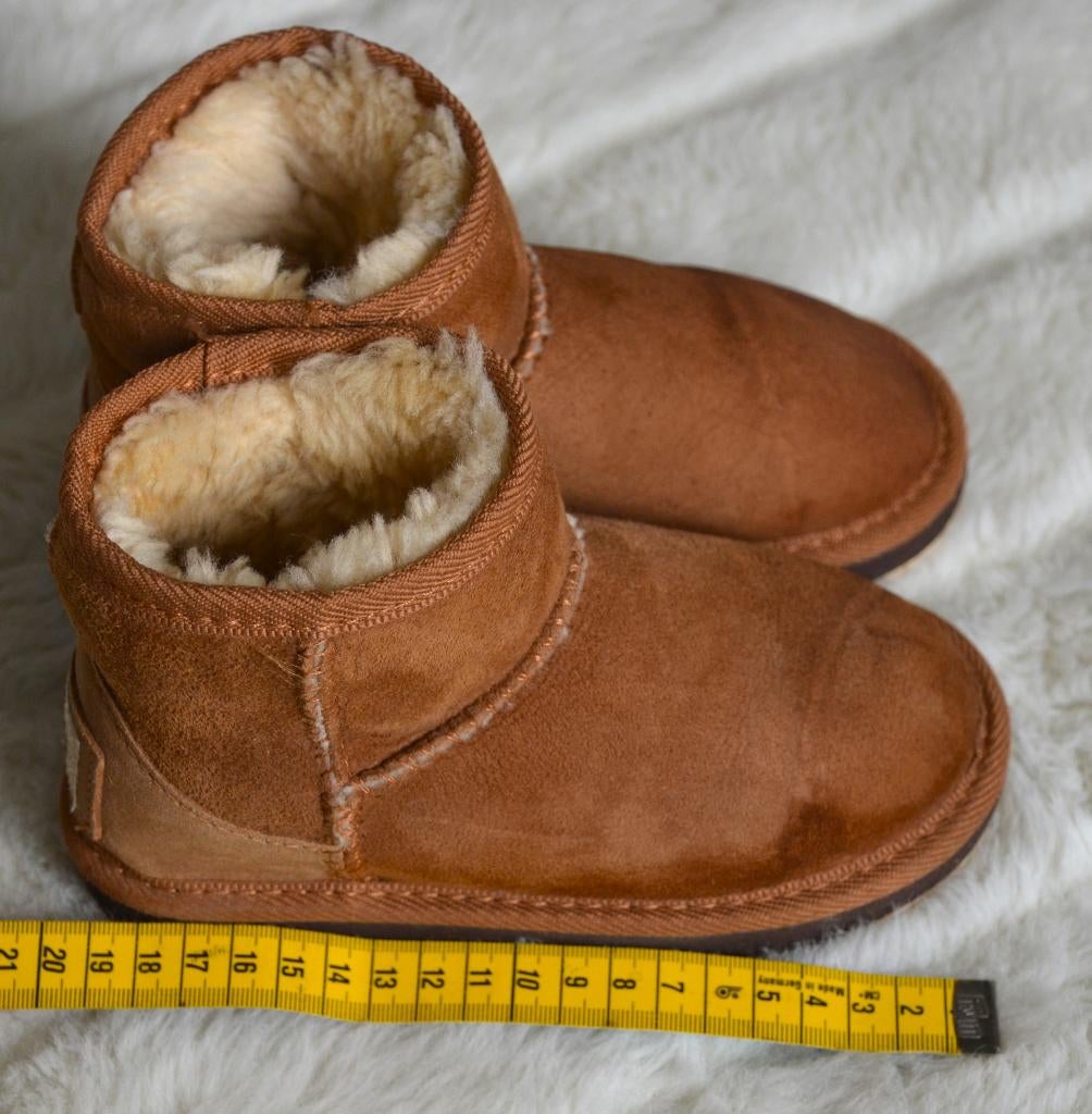 Uggs FD Australie voetlengte 17cm is maat eu 27-28, Kinderen en Baby's, Kinderkleding | Schoenen en Sokken, Zo goed als nieuw