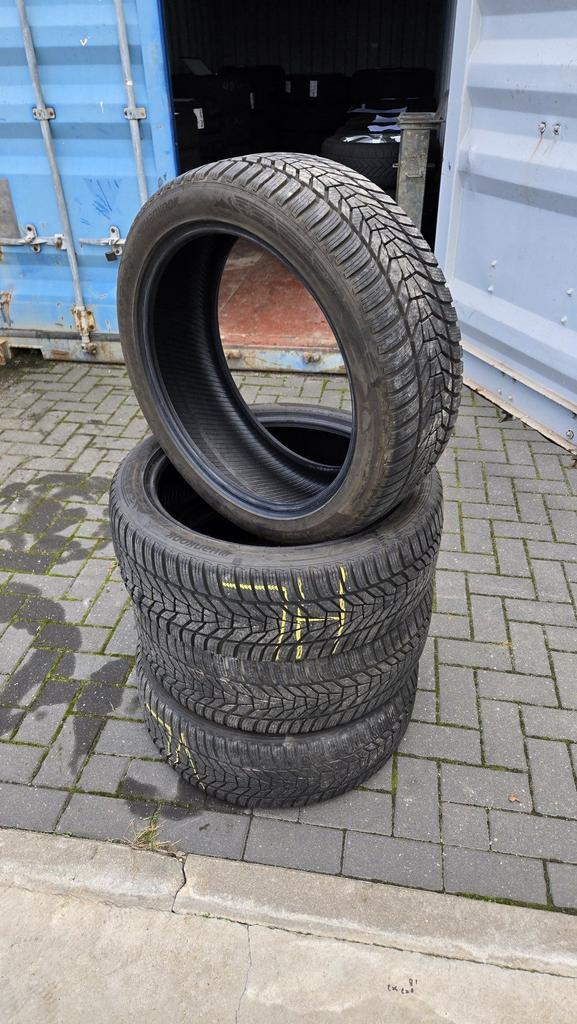 20 inch HANKOOK Winterbanden 235/45/R20 Winterset CONT11, Auto-onderdelen, Banden en Velgen, Banden en Velgen, Winterbanden, 20 inch