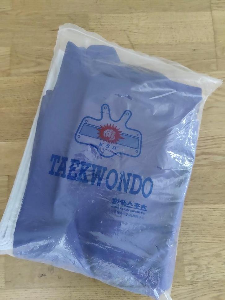 NIEUW. Taekwondopak blauw (maat 4, 180cm), Sport en Fitness, Vechtsporten en Zelfverdediging, Nieuw, Taekwondo, Vechtsportpak