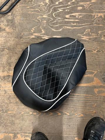 Zadelhoes vespa sprint primavera chesterfield beschikbaar voor biedingen