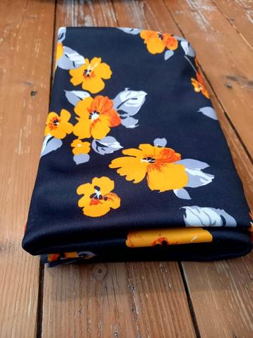 Mooie lap stof bloemen Vintage Retro beschikbaar voor biedingen