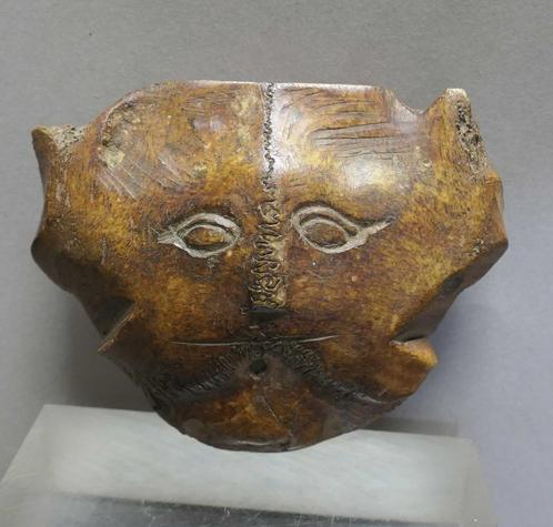 Masker Amulet MQ7 schedel  tribal beeld kunst Indonesie, Antiek en Kunst, Kunst | Niet-Westerse kunst, Ophalen of Verzenden