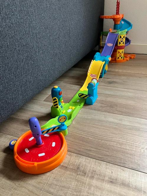 V tech Toet toet auto’s: garages, rotonde, stoplicht etc., Kinderen en Baby's, Speelgoed | Vtech, Gebruikt, Ophalen