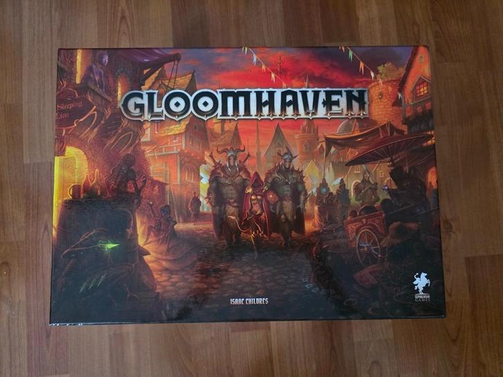 Gloomhaven (1st edition) incl Folded Space insert, Hobby en Vrije tijd, Gezelschapsspellen | Bordspellen, Gebruikt, Een of twee spelers