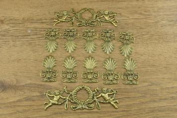 12 messing ornamenten beschikbaar voor biedingen