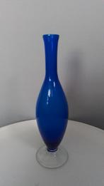 Blauwe vaas - Glas - Decoratief, Blauw, Ophalen of Verzenden, Minder dan 50 cm, Glas