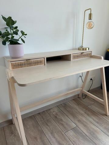 Bureau  beschikbaar voor biedingen