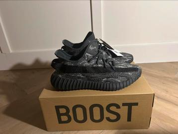 Yeezy boost 350 v2 in “MX Dark Salt” beschikbaar voor biedingen