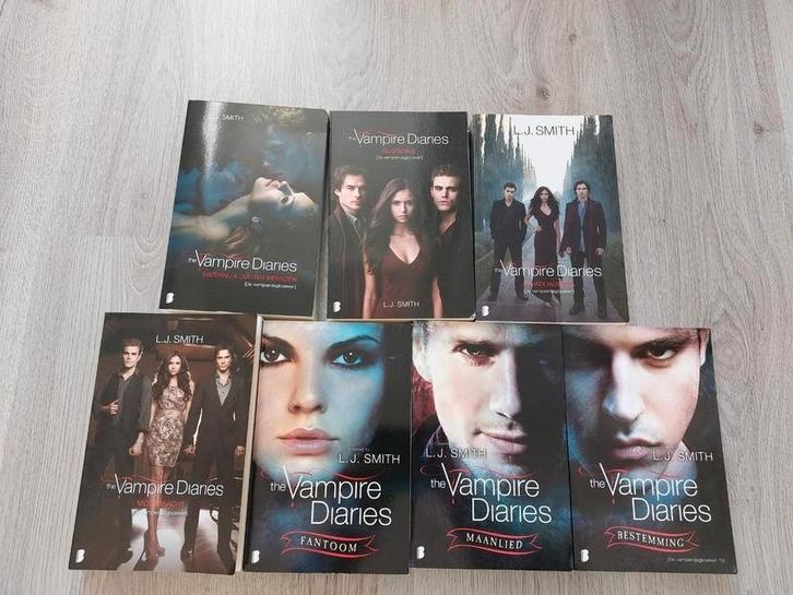 Vampire diaries boekenreeks, Boeken, Kinderboeken | Jeugd | 13 jaar en ouder, Zo goed als nieuw, Ophalen of Verzenden