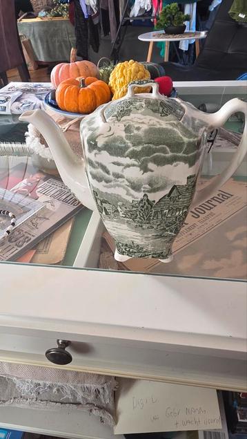 Vintage Johnson Bros Theepot beschikbaar voor biedingen