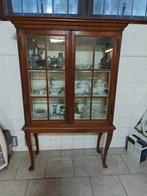 Antiek kastje met zilverwerk en servies, Huis en Inrichting, Kasten | Vitrinekasten, Glas, 100 tot 150 cm, 50 tot 100 cm, 25 tot 50 cm