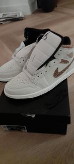 Air Jordan mid SE beige suede sneakers maat 42 Nieuw!, Nieuw, Nike Air Jordan, Ophalen of Verzenden, Bruin