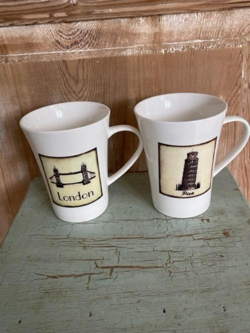 2 x mok / beker. Steden pisa en london. Npx porselein nieuw., Huis en Inrichting, Keuken | Servies, Nieuw, Kop(pen) en/of Schotel(s)