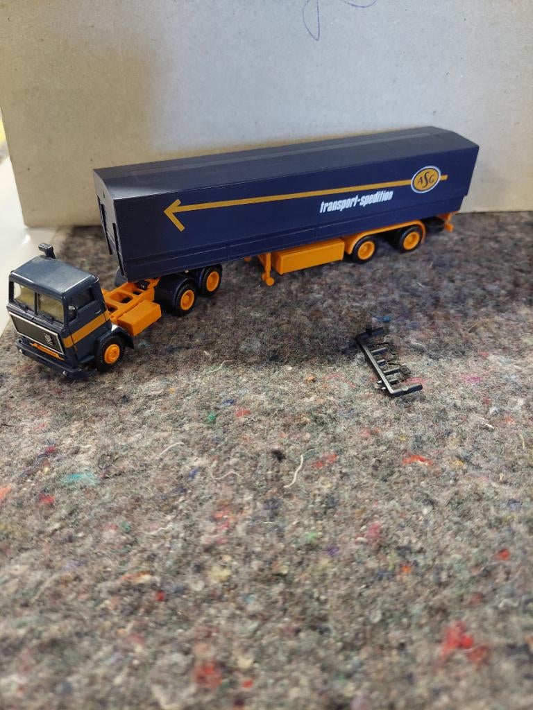 412 herpa albedo volvo f88 f89 asg zweden 1:87 truck trein, Hobby en Vrije tijd, Ophalen of Verzenden, Zo goed als nieuw, Bus of Vrachtwagen
