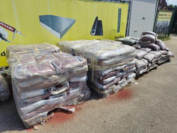 Opruiming Rode en Grijze Leislag zak 35kg € 5,00 excl. beschikbaar voor biedingen