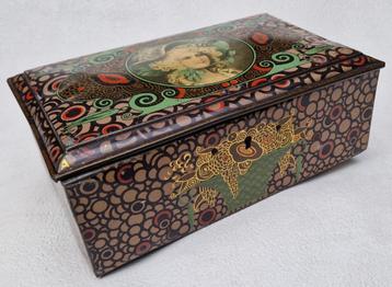 Prachtig Art Deco blik met dame PETTE Wormerveer beschikbaar voor biedingen