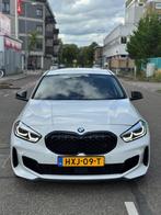 BMW 118i | 2022 | 112.000 km | Sportief & zuinig, Auto's, BMW, 136 pk, 1295 kg, Wit, Bedrijf