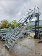 Stalen trap met bordes gegalv hoog 4.05mtr nog130, Doe-het-zelf en Verbouw, Ophalen of Verzenden, Zo goed als nieuw, 2 tot 4 meter