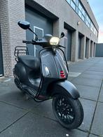 Vespa sprint 2022 geel kenteken 1ste eigenaar full option!, Fietsen en Brommers, Scooters | Vespa, Ophalen of Verzenden, Zo goed als nieuw