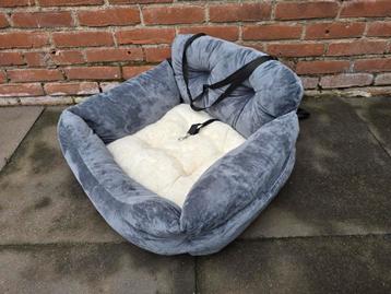 Autostoel hond maat S beschikbaar voor biedingen