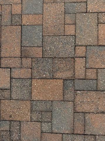 Ruim 56 m2 wildverband terrastegels beschikbaar voor biedingen