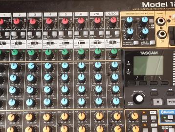 Tascam Model 12 mengpaneel beschikbaar voor biedingen