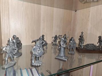 Tinnen beeldjes beschikbaar voor biedingen