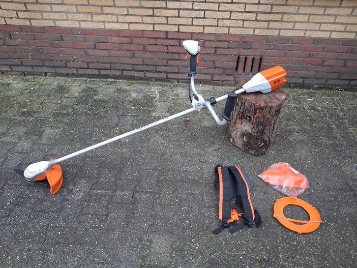 Stihl FSA 90 accu bosmaaier – Zeer netjes , Krachtig, Tuin en Terras, Bosmaaiers, Zo goed als nieuw, Benzine, 30 tot 50 cm, Ophalen