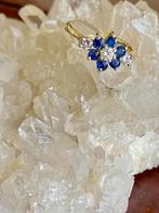 Gouden ring met diamant en saffier, Ophalen of Verzenden, Zo goed als nieuw, 17 tot 18, Met edelsteen