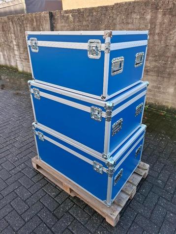 Mooie set blauwe flightcases beschikbaar voor biedingen