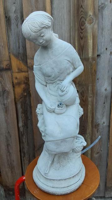   Tuinbeeld,  Vrouw met Kan op schoot  beschikbaar voor biedingen