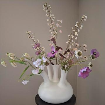 Witte Bombyxx toetervaas 32x34cm (zonder bloemen) beschikbaar voor biedingen