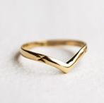 Vintage 9K goud Chevron wishbone carving ring - Maat 15,25, Ophalen of Verzenden, Met edelsteen, Dame, Goud