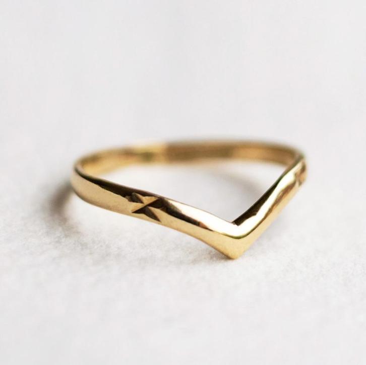 Vintage 9K goud Chevron wishbone carving ring - Maat 15,25, Sieraden, Tassen en Uiterlijk, Ringen, Zo goed als nieuw, Dame, Kleiner dan 17