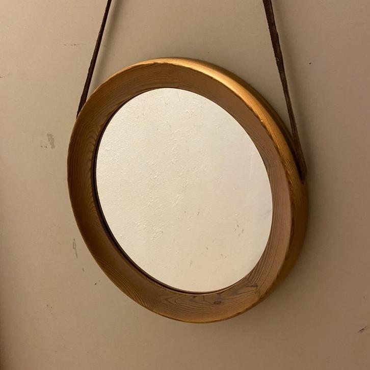 OPRUIMING Jaren 50 60 70 grenen spiegel aan leren koord, Huis en Inrichting, Woonaccessoires | Spiegels, Gebruikt, Minder dan 50 cm