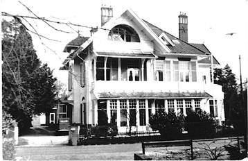 913812	Baarn	1971 Groene Kruis Internaat	De Bakermat	Jac v L beschikbaar voor biedingen