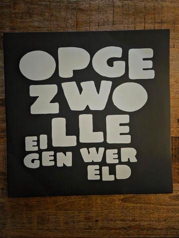 Dubbel lp opgezwolle eigen wereld
 beschikbaar voor biedingen