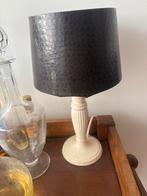 Vintage tafellamp met zwarte kap, Huis en Inrichting, Lampen | Hanglampen, Ophalen, Gebruikt, Hout, Minder dan 50 cm