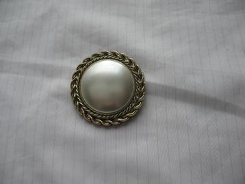 Broche Goudkleur met Halve Parelkraal Vintage beschikbaar voor biedingen