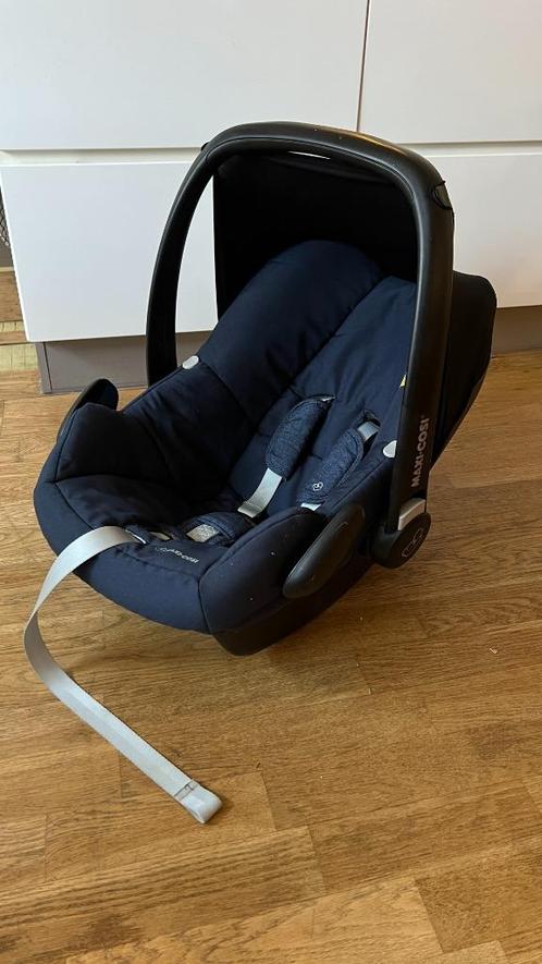 Maxi Cosi Rock i-size, with sunscreen and baby inlay, Kinderen en Baby's, Autostoeltjes, Maxi-Cosi, 0 t/m 13 kg, Isofix, Ophalen