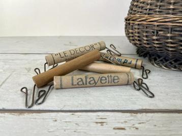 Antieke Franse handvatten van karton met opdruk (5x) beschikbaar voor biedingen